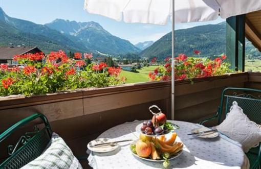 фото отеля Hotel Zum Grünen Baum Ehrwald