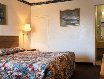 фото отеля Super 8 Motel Scottsburg