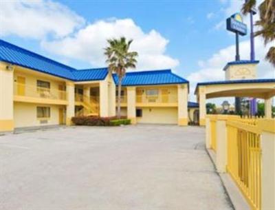 фото отеля Days Inn And Suites Winnie