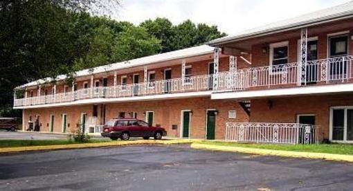 фото отеля Wesley Inn & Suites
