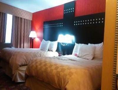 фото отеля Ramada Rochelle Park Paramus Area