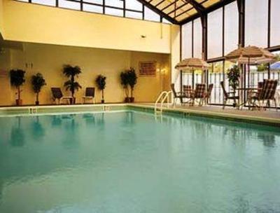фото отеля Ramada Rochelle Park Paramus Area