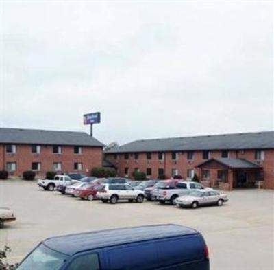 фото отеля Hometown Inn & Suites Cedar Rapids