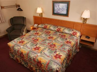 фото отеля Hometown Inn & Suites Cedar Rapids