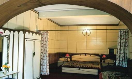 фото отеля Elphinstone Hotel Nainital