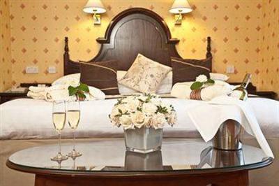 фото отеля Oak Wood Arms Hotel