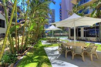 фото отеля Seacrest Beachfront Holiday Apartments Gold Coast