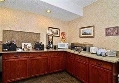 фото отеля Quality Suites at Evergreen Parkway