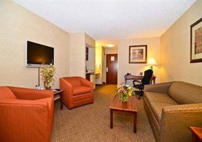 фото отеля Quality Suites at Evergreen Parkway