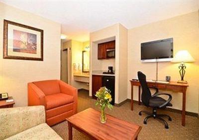 фото отеля Quality Suites at Evergreen Parkway