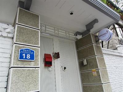 фото отеля Birdsnest Hostel Hongdae