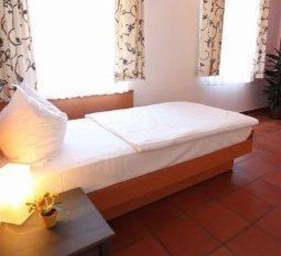 фото отеля Kastanienhof Hotel Monchengladbach