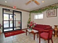 Econo Lodge Inn & Suites North