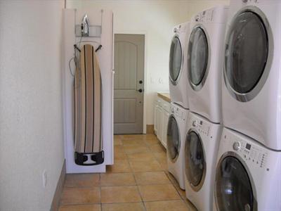 фото отеля Seashell Suites