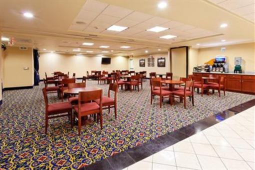 фото отеля Holiday Inn Express Hotel & Suites Lathrop