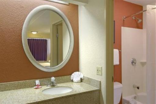 фото отеля Red Roof Inn Chicago Downers Grove