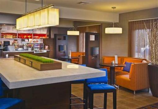 фото отеля Courtyard by Marriott Tinton Falls
