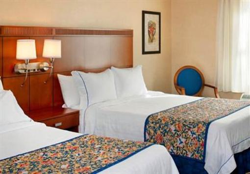 фото отеля Courtyard by Marriott Tinton Falls