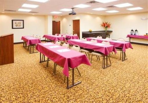фото отеля Holiday Inn Express Hotel & Suites Chestertown