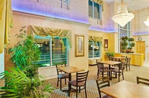 фото отеля Holiday Inn Express Hotel & Suites London