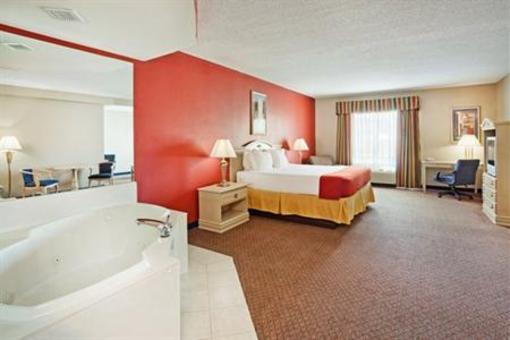 фото отеля Holiday Inn Express Hotel & Suites London