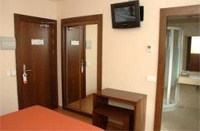 фото отеля Hostal Los Coronales Madrid