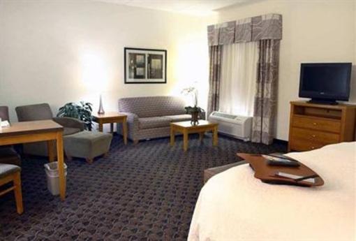 фото отеля Hampton Inn & Suites Chesapeake Sq. Mall