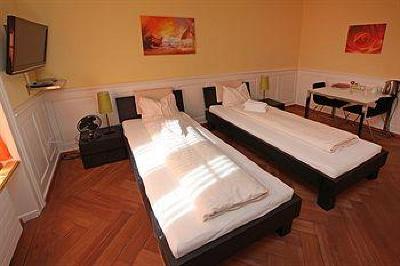 фото отеля Guesthouse Weststrasse Zurich