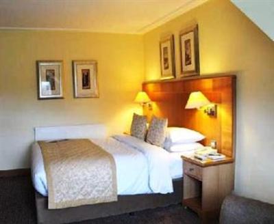 фото отеля Macdonald Savill Court Hotel Egham