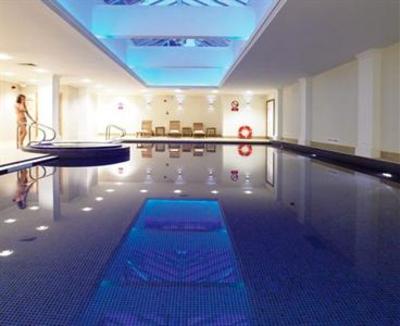 фото отеля Macdonald Savill Court Hotel Egham