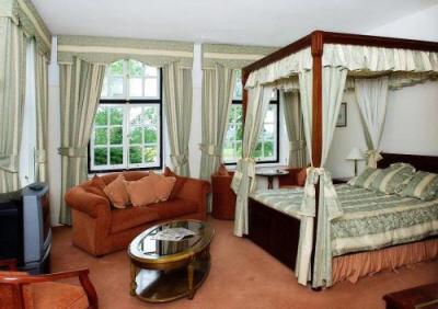 фото отеля Llansantffraed Court Hotel Abergavenny