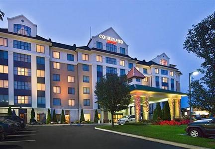 фото отеля Courtyard by Marriott Long Island MacArthur Airport