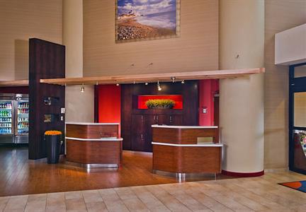 фото отеля Courtyard by Marriott Long Island MacArthur Airport