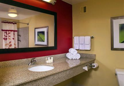 фото отеля Courtyard by Marriott Long Island MacArthur Airport