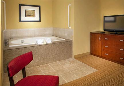 фото отеля Courtyard by Marriott Long Island MacArthur Airport