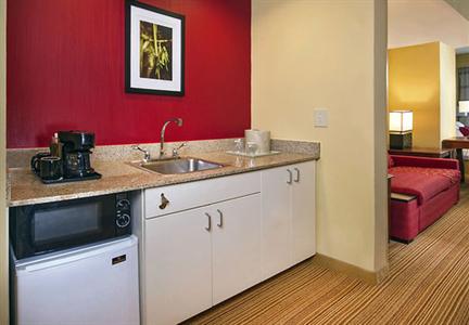 фото отеля Courtyard by Marriott Long Island MacArthur Airport