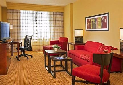 фото отеля Courtyard by Marriott Long Island MacArthur Airport
