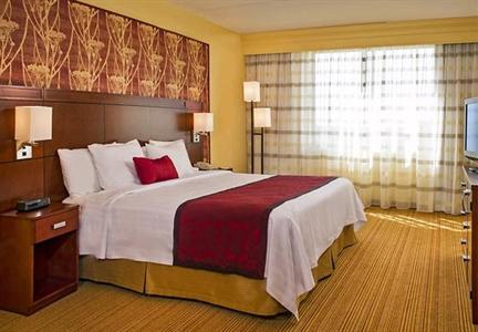 фото отеля Courtyard by Marriott Long Island MacArthur Airport