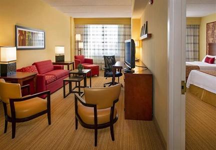 фото отеля Courtyard by Marriott Long Island MacArthur Airport