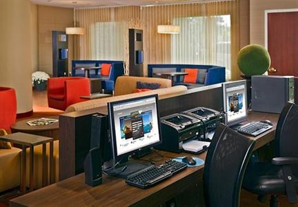 фото отеля Courtyard by Marriott Long Island MacArthur Airport
