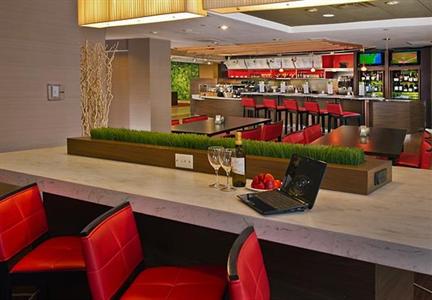 фото отеля Courtyard by Marriott Long Island MacArthur Airport