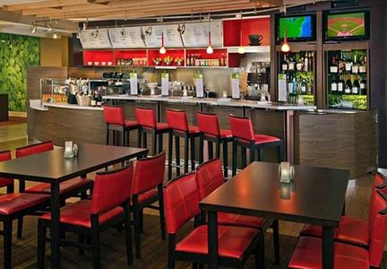фото отеля Courtyard by Marriott Long Island MacArthur Airport