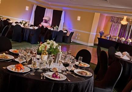 фото отеля Courtyard by Marriott Long Island MacArthur Airport