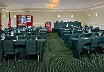 фото отеля Courtyard by Marriott Long Island MacArthur Airport