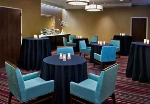 фото отеля Courtyard by Marriott Washington D.C. Foggy Bottom
