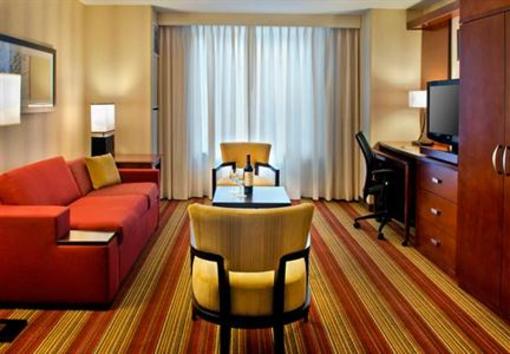 фото отеля Courtyard by Marriott Washington D.C. Foggy Bottom