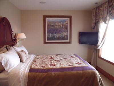 фото отеля Mansion Inn Lake Stevens