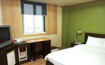 фото отеля Stay-Inn Hotel