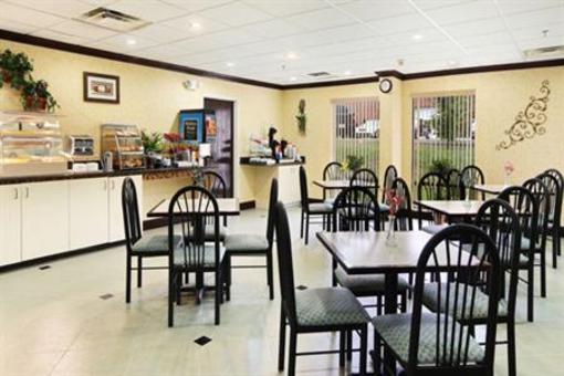 фото отеля Ramada Inn La Vergne