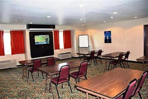 фото отеля Microtel Inn & Suites Huron